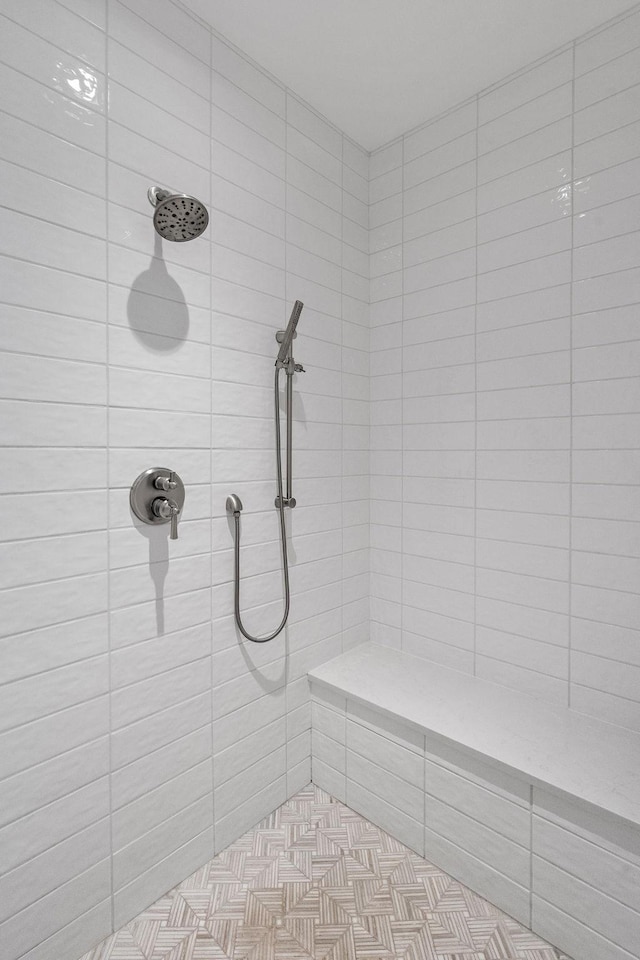 bathroom featuring tiled shower