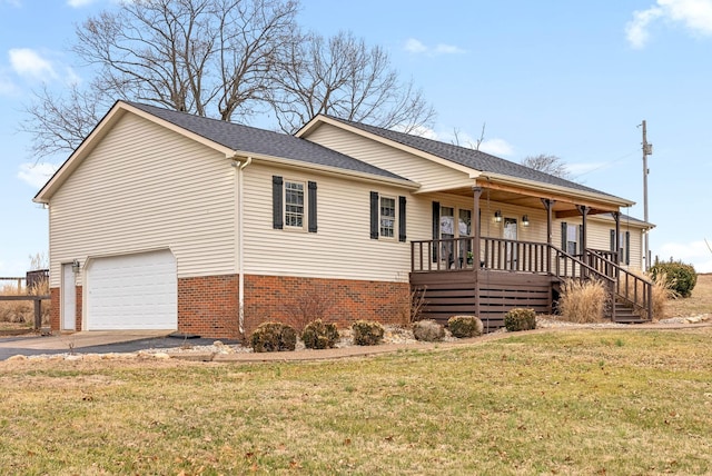 view of front of house featuring a porch, a garage, and a front lawn