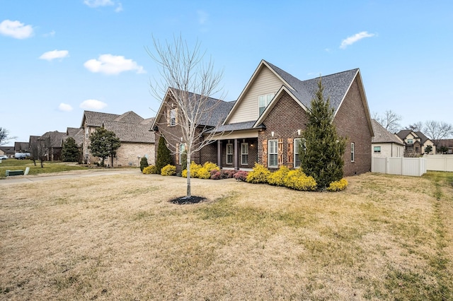 view of front facade featuring a front lawn