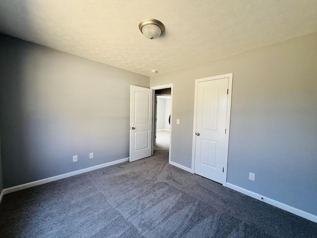 unfurnished bedroom featuring carpet and a textured ceiling