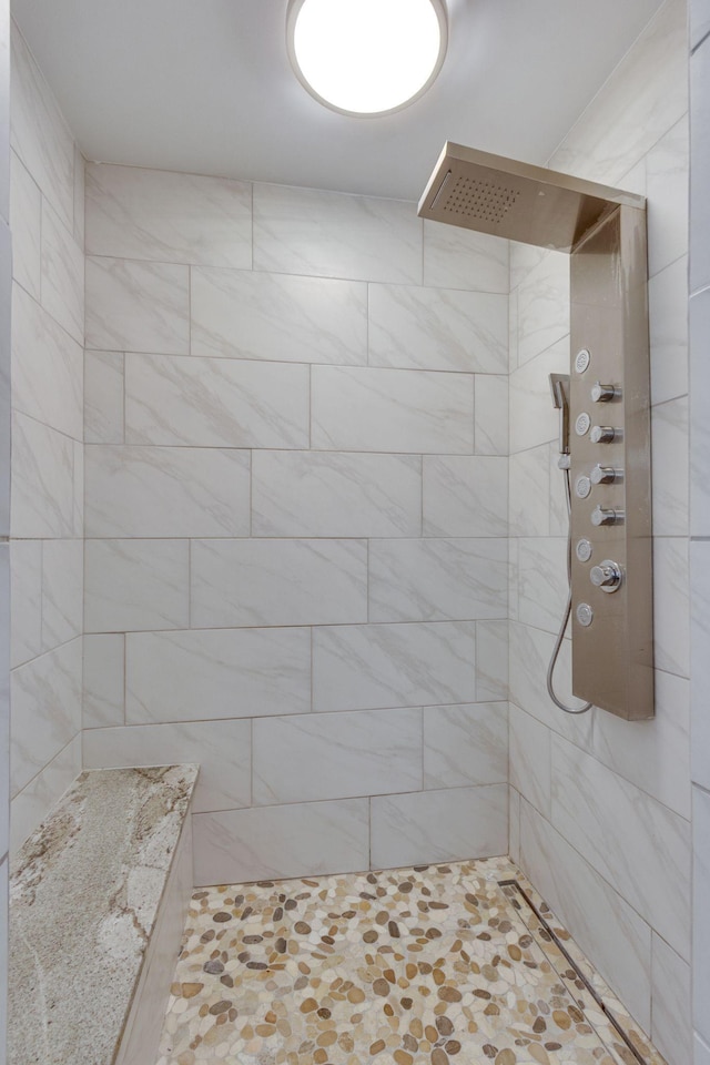 bathroom featuring a tile shower