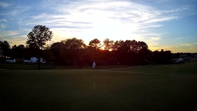 view of yard at dusk