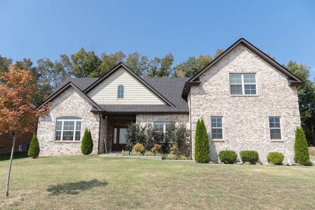 view of front of property featuring a front lawn