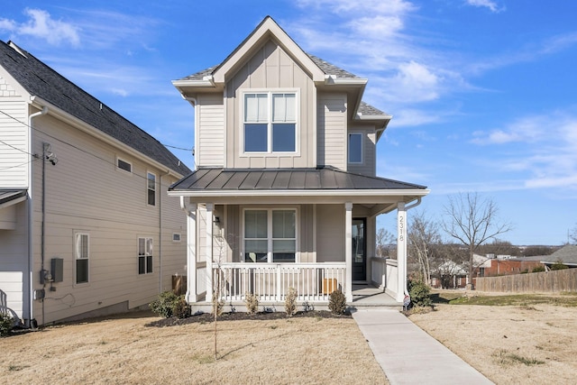 view of front facade with a front lawn and covered porch