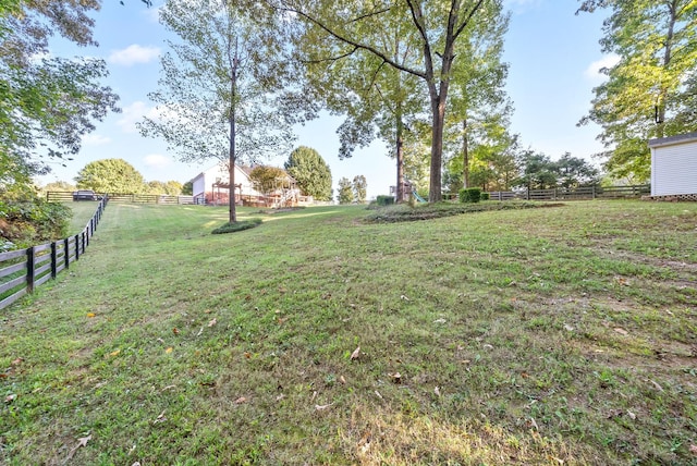 view of yard featuring a rural view