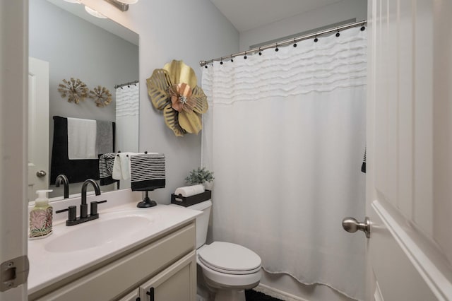 bathroom featuring a shower with curtain, vanity, and toilet