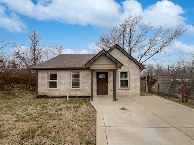 view of front of property with a front yard