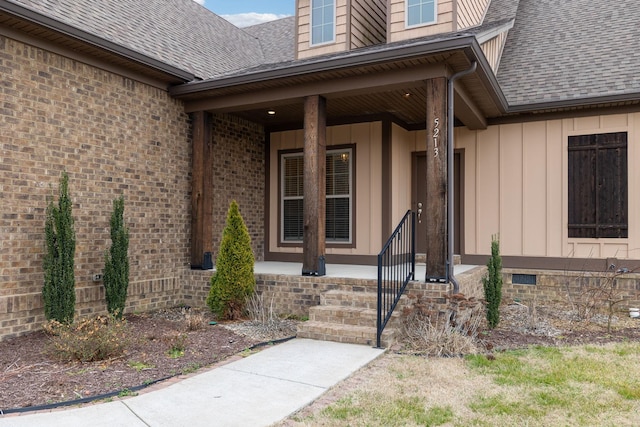 property entrance featuring a porch