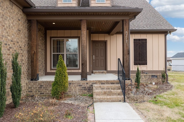 entrance to property featuring covered porch