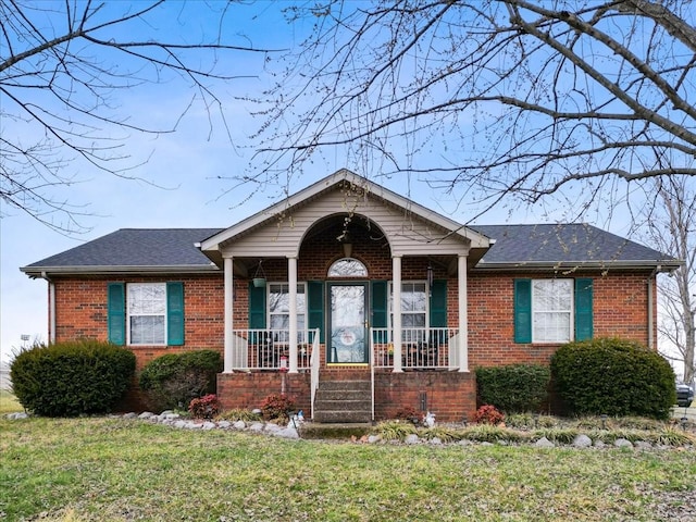 view of front of home featuring covered porch and a front lawn