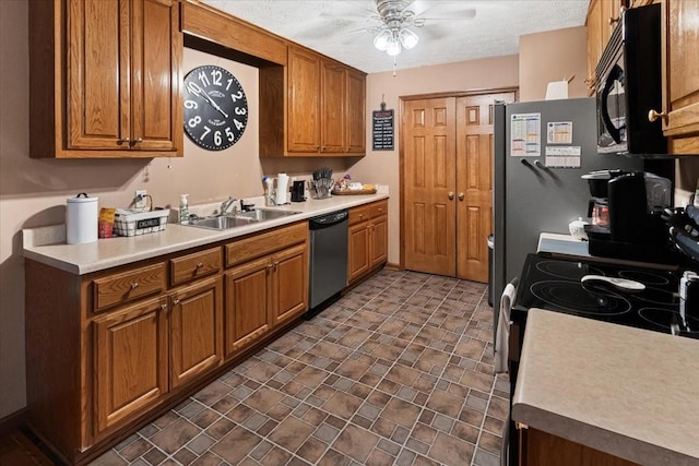 kitchen featuring sink, a textured ceiling, black appliances, and ceiling fan