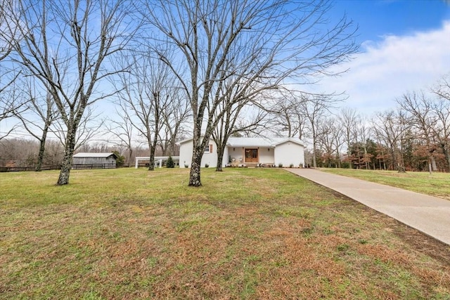 view of front facade with a front yard