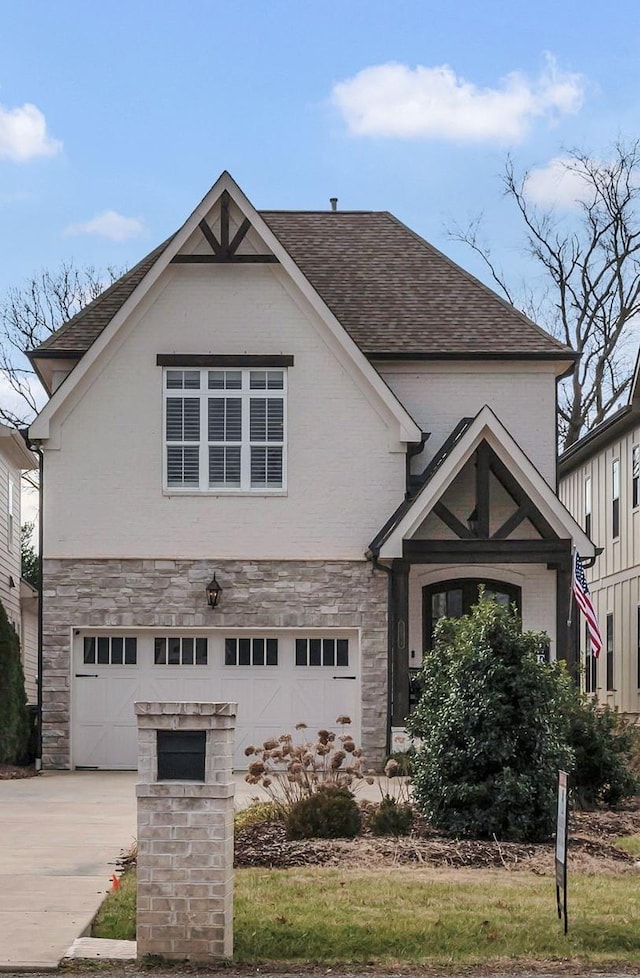 view of front facade featuring a garage