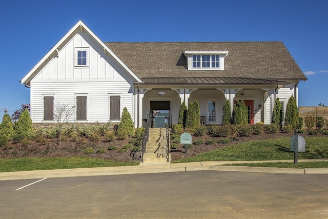 view of front of property with covered porch