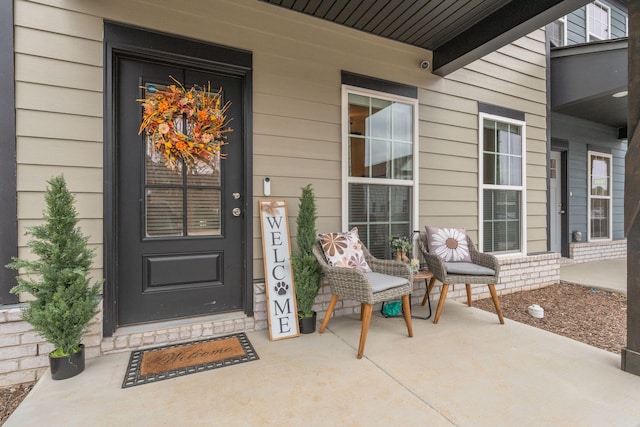 property entrance featuring a porch