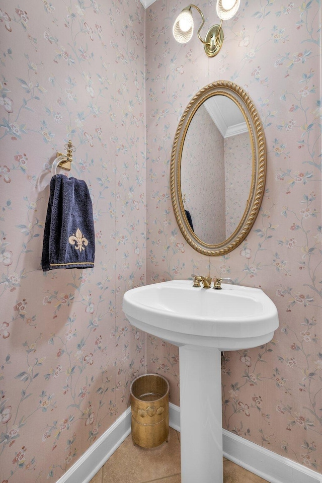 bathroom featuring wallpapered walls and baseboards