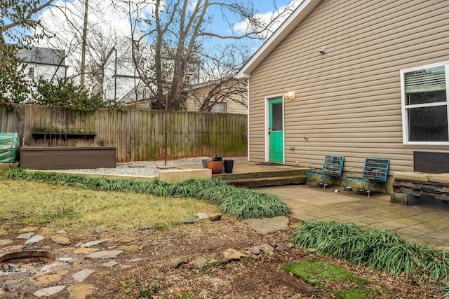 view of yard featuring a patio area