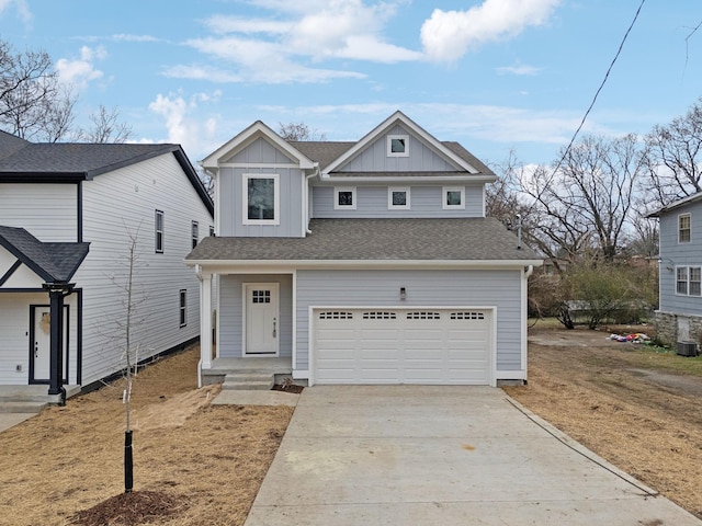 view of front facade featuring a garage