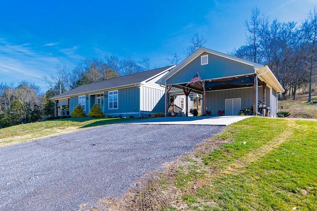 ranch-style home featuring a carport and a front lawn