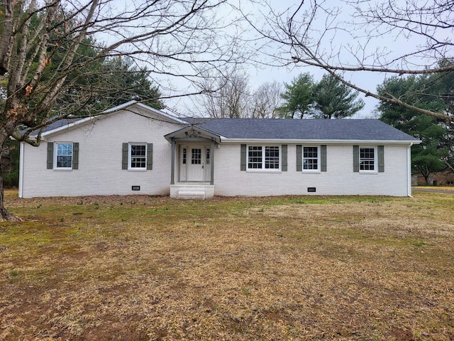 ranch-style house featuring a front lawn