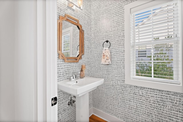 bathroom featuring tile walls