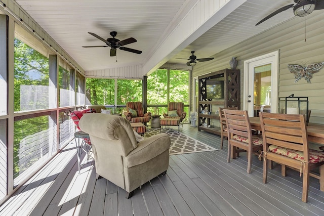 deck with ceiling fan