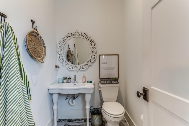 bathroom featuring sink and toilet