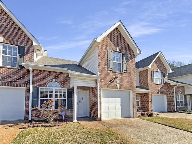 front of property with a front lawn