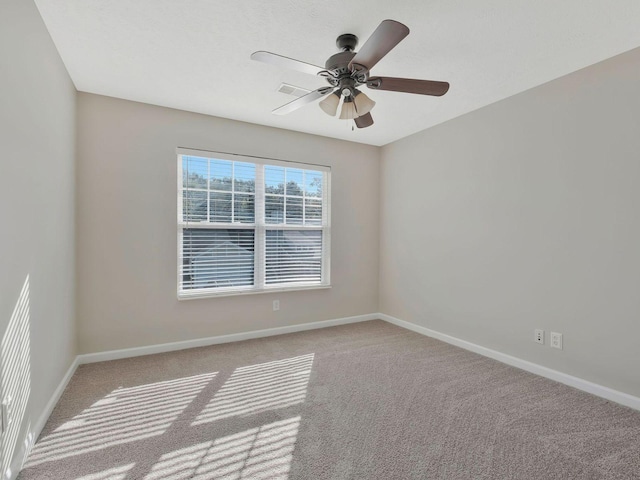 carpeted empty room featuring ceiling fan