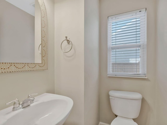 bathroom featuring toilet and sink