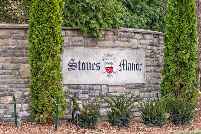 view of community / neighborhood sign