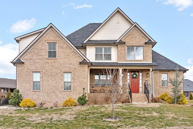 view of front facade featuring a front yard