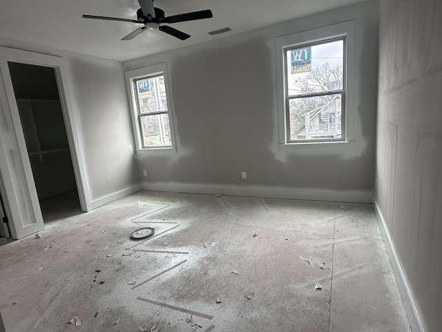 empty room featuring ceiling fan