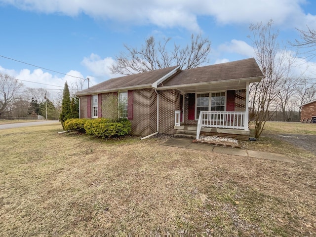 view of front of home featuring a porch and a front yard