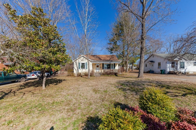 view of front of home featuring covered porch and a front yard