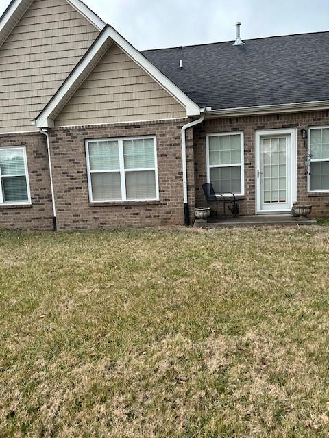 view of front of property with a front lawn