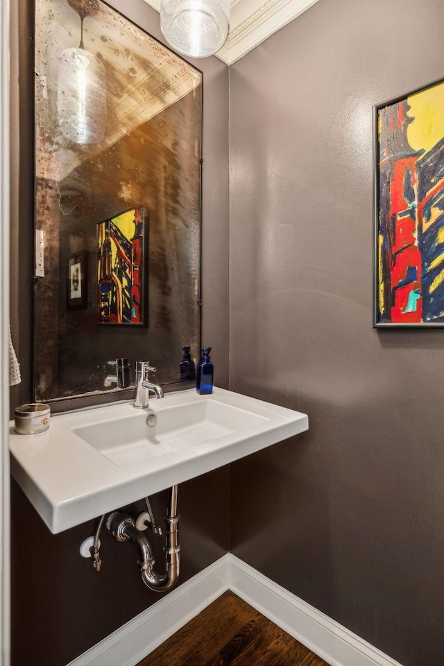 bathroom featuring sink