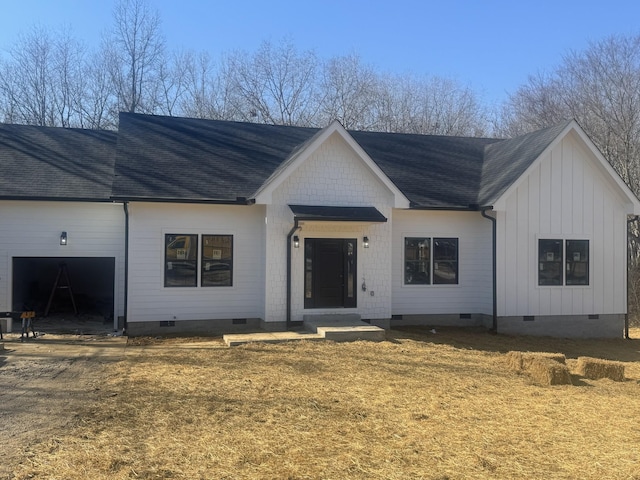 view of front of house featuring a garage and a front lawn