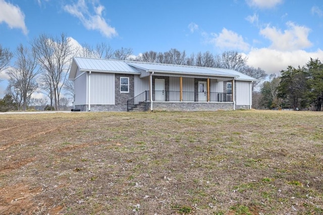 single story home featuring a front yard and a porch