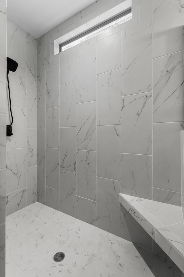 bathroom featuring tiled shower