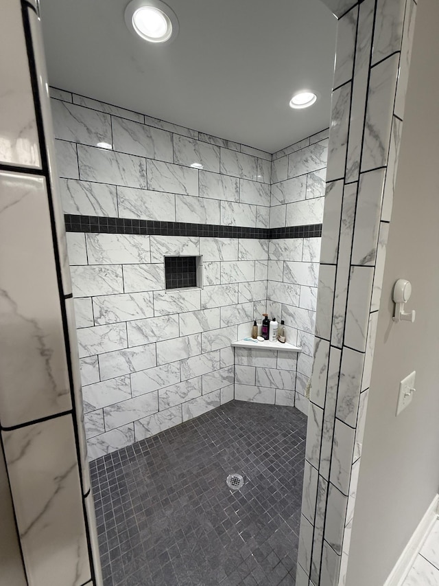 bathroom featuring tiled shower