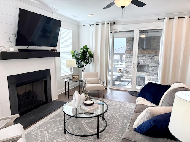 living room featuring dark wood-type flooring and ceiling fan