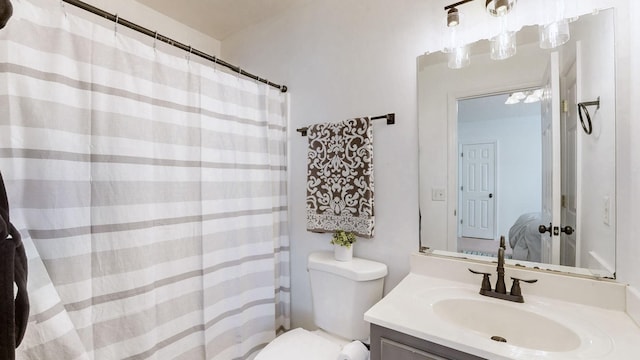 full bathroom featuring toilet, vanity, and a shower with curtain