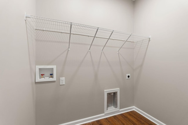 laundry room featuring electric dryer hookup, dark wood-style floors, laundry area, baseboards, and hookup for a washing machine