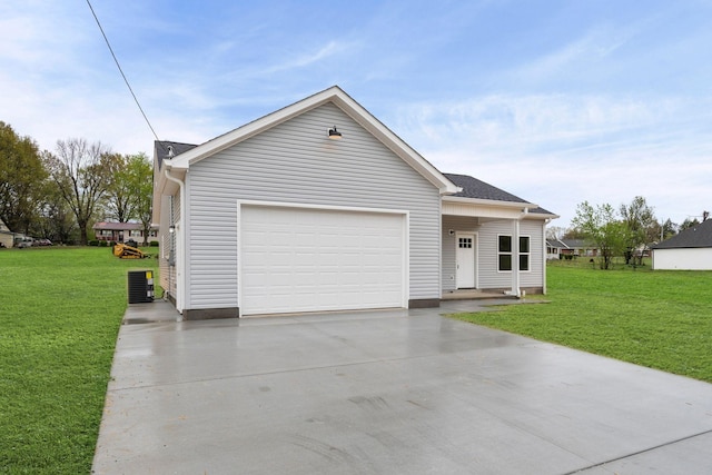 805 Shepard St S, Winchester, TN 37398 - single story home with a front lawn, driveway, and an attached garage