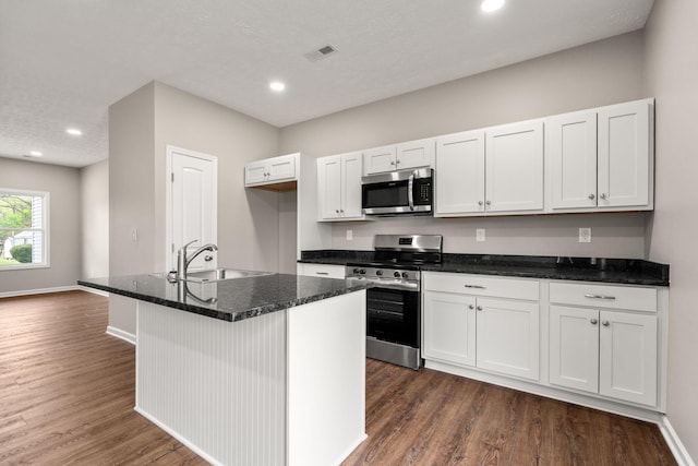 805 Shepard St S, Winchester, TN 37398 - kitchen featuring dark wood-style flooring, stainless steel appliances, a sink, visible vents, and white cabinets