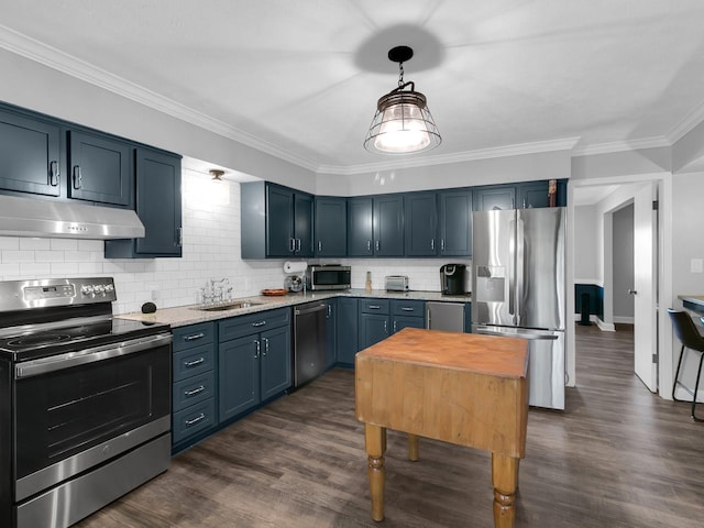 kitchen featuring blue cabinetry, sink, decorative light fixtures, dark hardwood / wood-style flooring, and stainless steel appliances