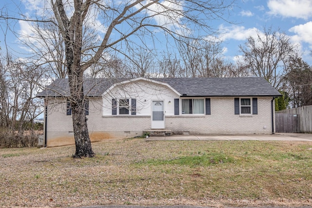 view of front of home featuring a patio and a front lawn