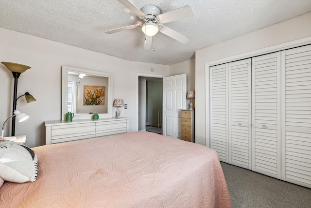 bedroom featuring ceiling fan, carpet floors, a closet, and a textured ceiling