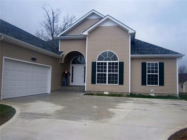 view of front facade with a garage